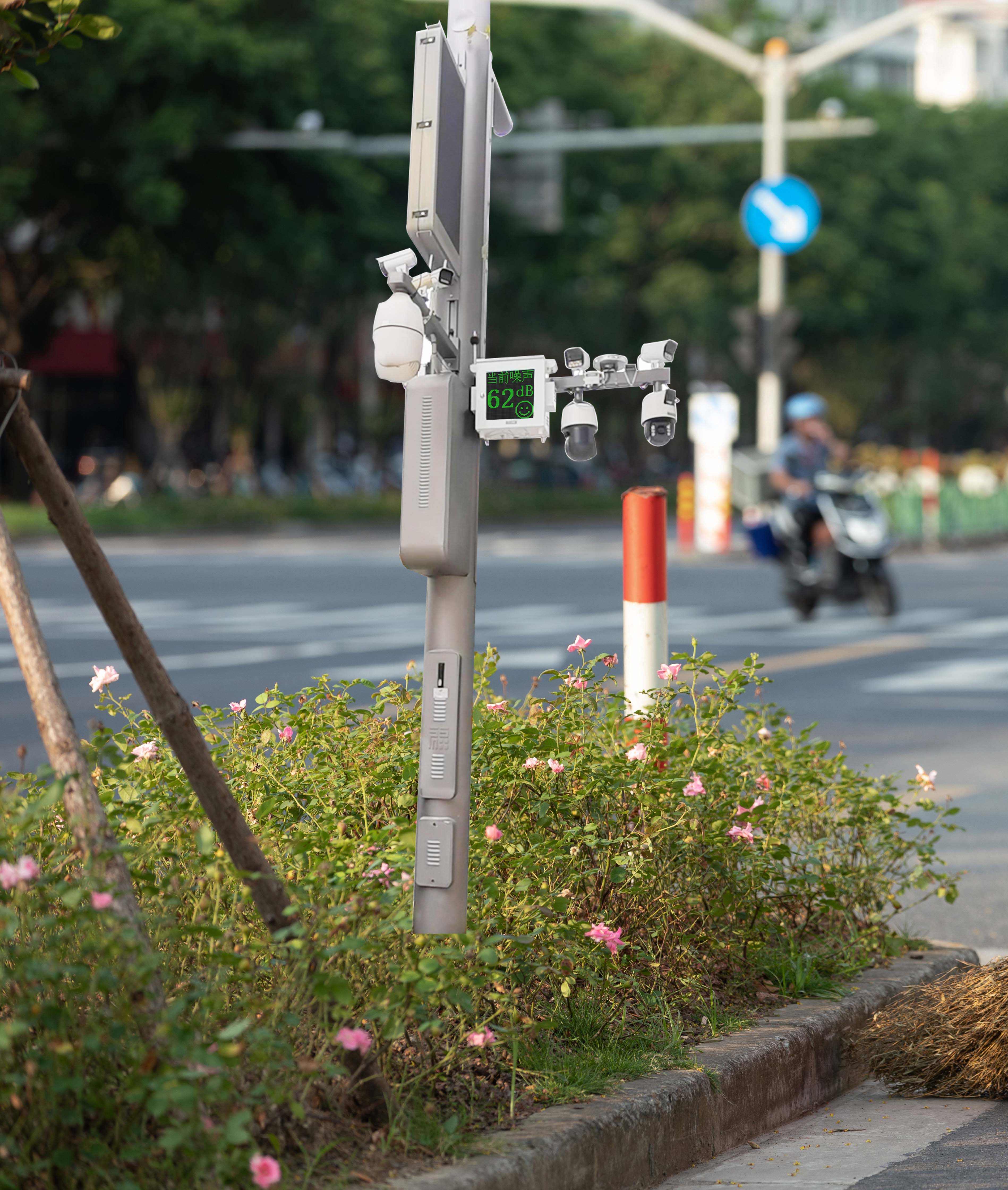 交通道路聲環(huán)境監(jiān)測(cè)典型案例: 貴港市街道交通噪聲在線監(jiān)測(cè)系統(tǒng)、全天候自動(dòng)超標(biāo)變色預(yù)警監(jiān)測(cè)、助力解決噪聲擾民問(wèn)題，創(chuàng)建智慧城市發(fā)展